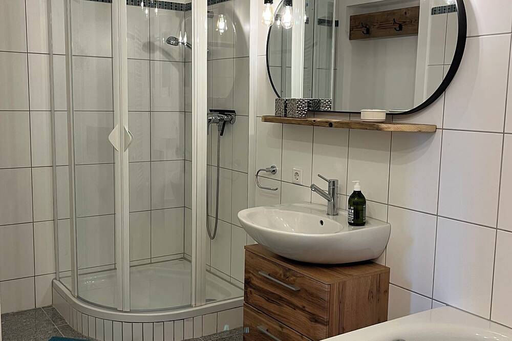 Ganze Wohnung, Neu! Good Mood – Ihre edle Ferienwohnung für Singles & Paare in Landsberg‑Reisch in Landsberg am Lech, Romantische Straße