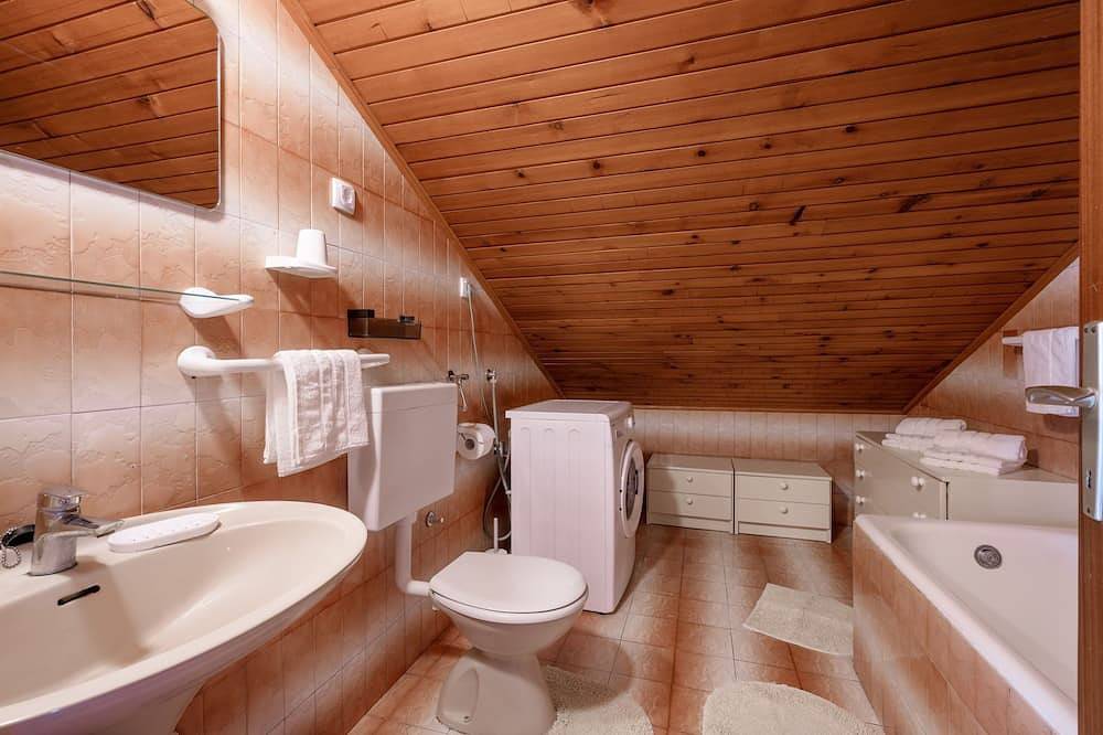 Ganze Wohnung, 3-Zimmer-Ferienwohnung am Strand Prizba, Korcula (A-23354-a) in Blato, Korcula