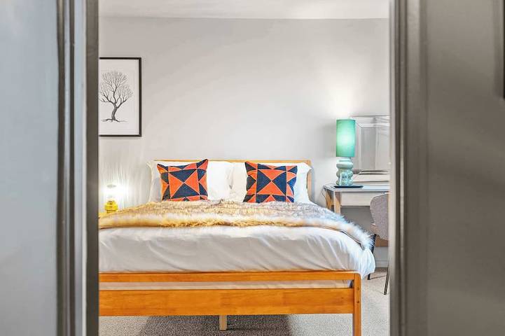 Cosy 3 Bed with Parking in Warwickshire