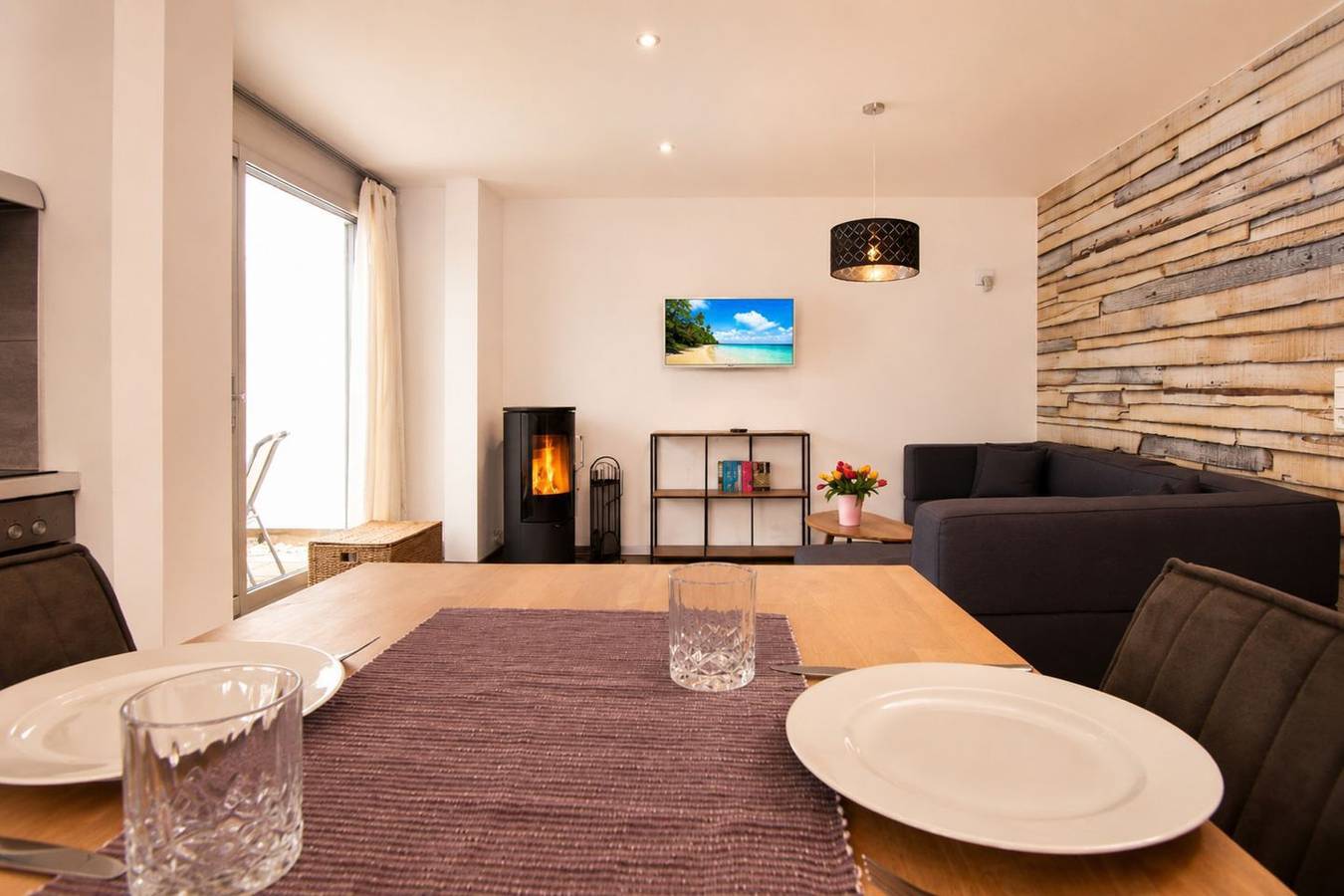 Stilvolles Ferienhaus nahe Ostseestrand mit Terrasse und Kamin in Diedrichshagen in Strand Diedrichshagen, Rostock