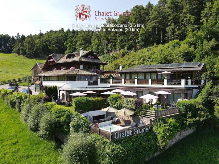 Hotel für 4 Personen, mit Balkon und Whirlpool sowie Terrasse und Garten in Oberbozen