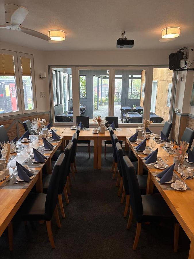 Hotel, mit Terrasse und Garten in Brake - 4