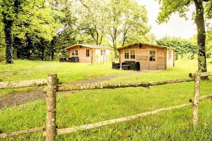 Gîte pour 2 personnes, avec Terrasse et Jardin dans Rochetrejoux