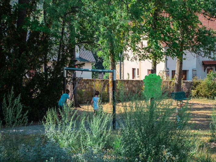 Gîte pour 4 personnes, avec piscine et terrasse à Le Malzieu-Ville - 3