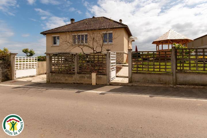 Gîte pour 6 personnes, avec Terrasse et Jardin