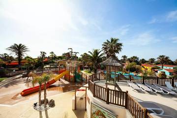 Camping für 4 Personen, mit Terrasse in Sérignan