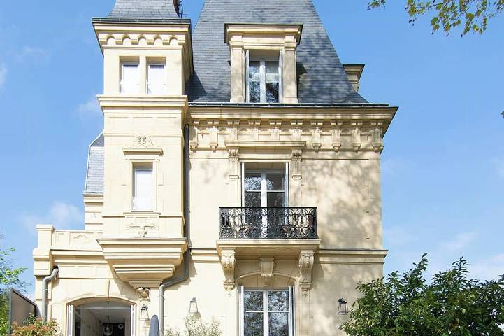 Location de vacances pour 6 personnes, avec jardin à Chatou