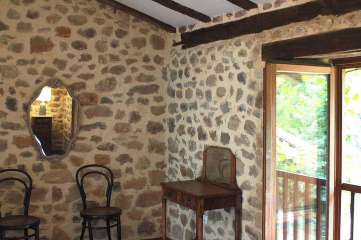 Charmantes Ferienhaus auf dem Landsitz Palacio de Hualle, wenige Minuten von den Stränden entfernt, in der Nähe von Comillas in Treceño, Valdáliga
