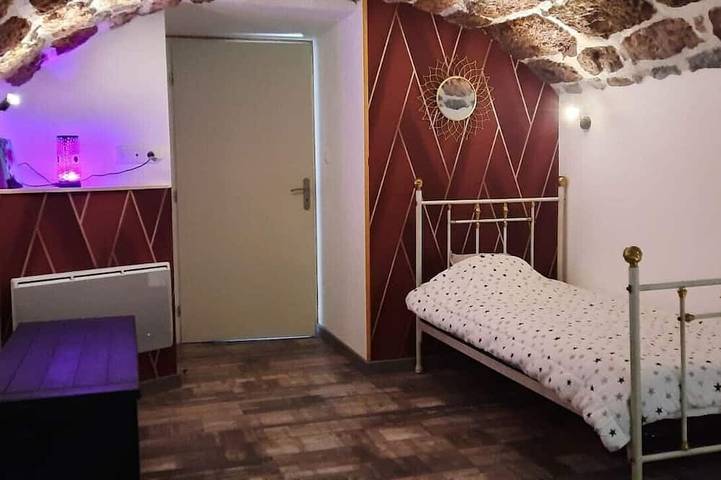 Gîte pour 4 personnes, avec jardin à Coubon - 3