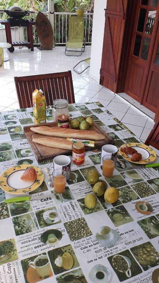 Gîte pour 3 personnes, avec piscine ainsi que jardin et jacuzzi à Les Abymes - 3