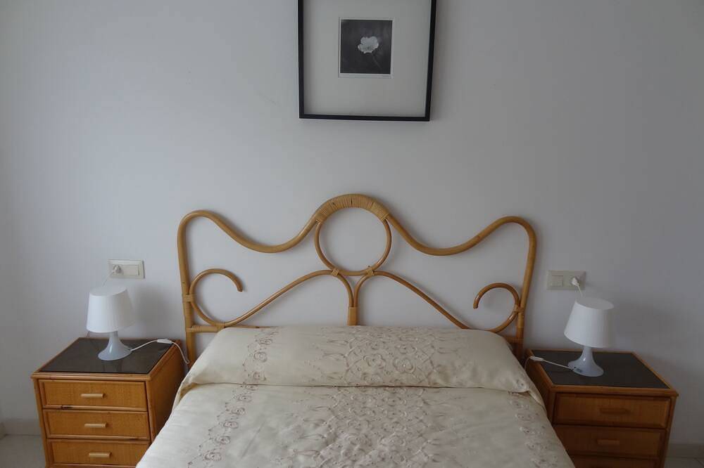 Entire apartment, Two rooms Apartment/ flat in S'Agaro with shared pool and garden in S'Agaró, Platja d'Aro