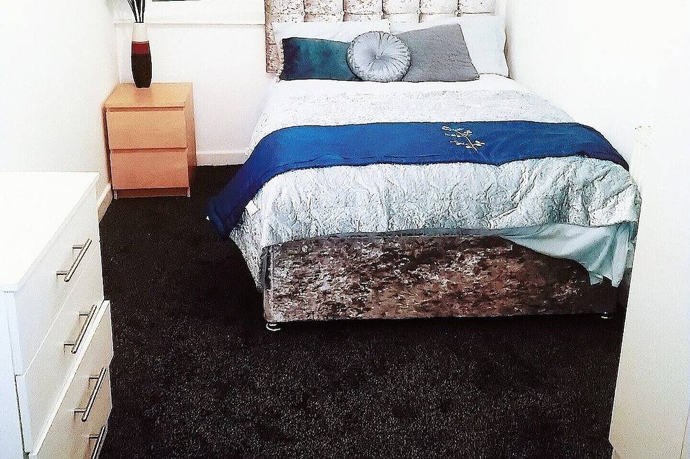 Entire apartment, Double Bedroom 5 minutes walk to Bradford University & Town Centre in Bradford, West Yorkshire