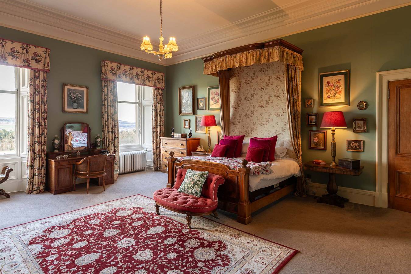 Errol Park - Grand Stately Home & Views, Sleeps 20! in Perthshire