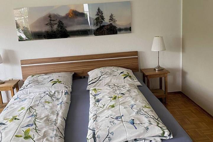Ganze Wohnung, Romantische Ferienwohnung in ruhiger Lage in Zentrums- und Oktoberfestnähe in Solln, München