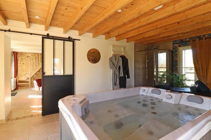 Gîte pour 2 personnes, avec jacuzzi et jardin à Neuville-sur-Touques