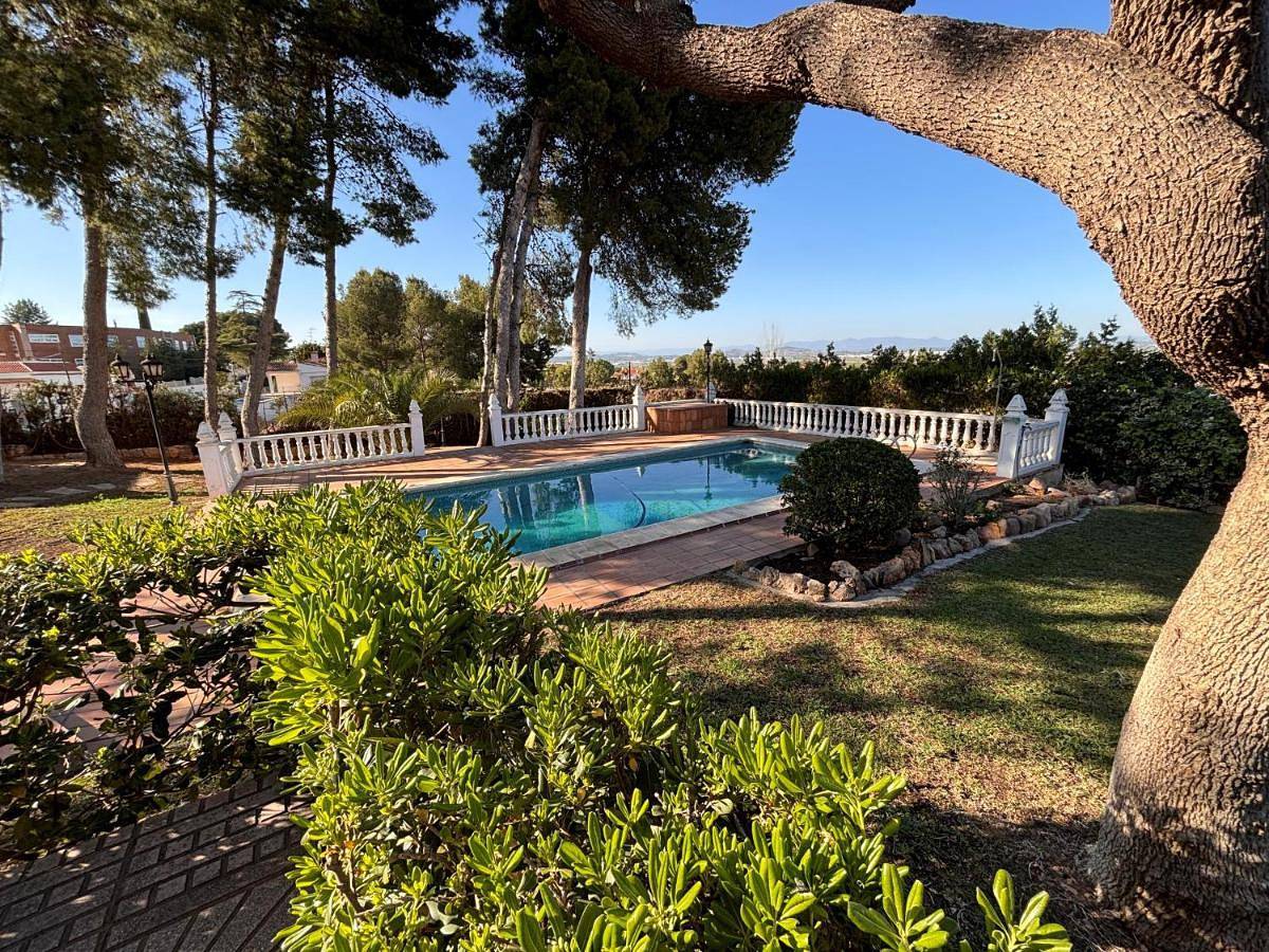 Four-Bedroom House in Chiva, Province de Valence