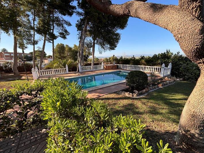 Location de vacances pour 7 personnes, avec jardin ainsi que vue et piscine à Chiva - 2