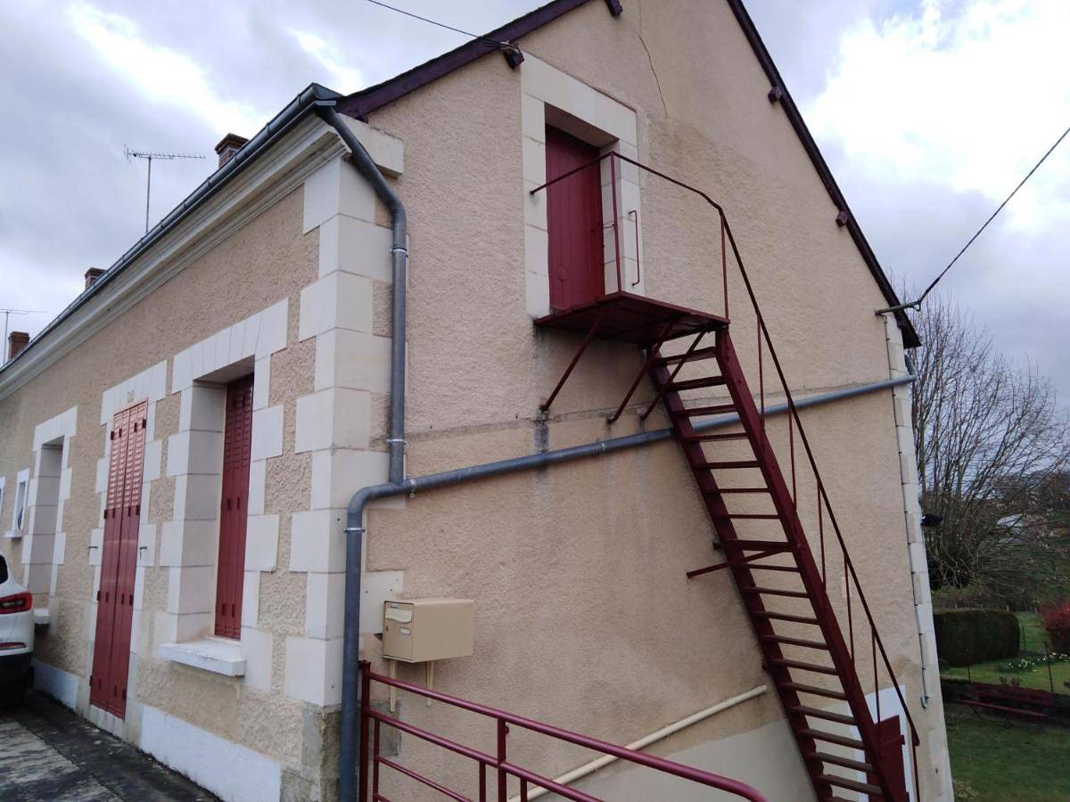 Maison à 3 chambres, rustique, fraîche, entretenue, 15' zoo beauval commerces pharmacie route médiane in Luçay-le-Mâle, Vallée de la Loire