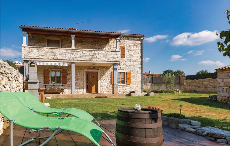 Ganze Ferienwohnung, Gemütliche Ferienwohnung mit WLAN, Parkplatz und Terrasse in der Nähe des Stadtzentrums von Peroj in Fažana (Kroatische Adria), Fazana