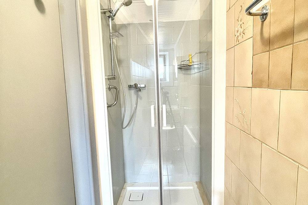 Entire apartment, Rose: Pleasant apartment 300 metres from the Bains les Bains thermal baths in La Vôge-les-Bains, Épinal region