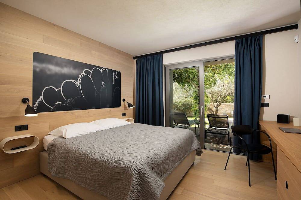 Designer Villa with a see view and heated infinity pool in Fazana, Südküste Istrien