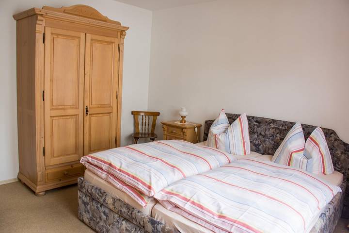 Ganze Ferienwohnung, FeWo  mit zwei Schlafzimmer u. zwei Bädern in Hilders, Rhön-Hessen
