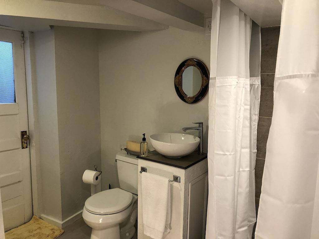 Einladende neue Effizienzwohnung auf Eagle Hill in Redwood City in Redwood City, Silicon Valley