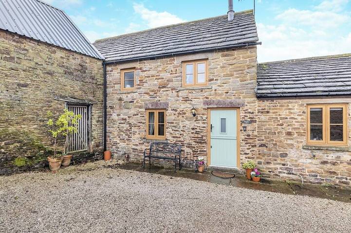 Cottage for 4 people, with hot tub and garden, with pets in Derbyshire