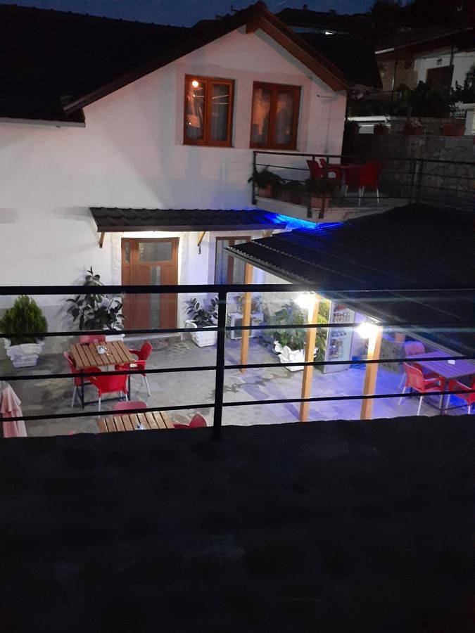 Maison d’hôte pour 5 personnes, avec jardin ainsi que terrasse et vue dans Gjirokastër - 4