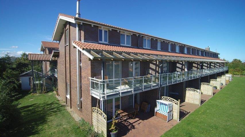 Ferienwohnung für 3 Personen, mit Terrasse und Garten sowie Sauna und Seeblick in Hohen Wieschendorf