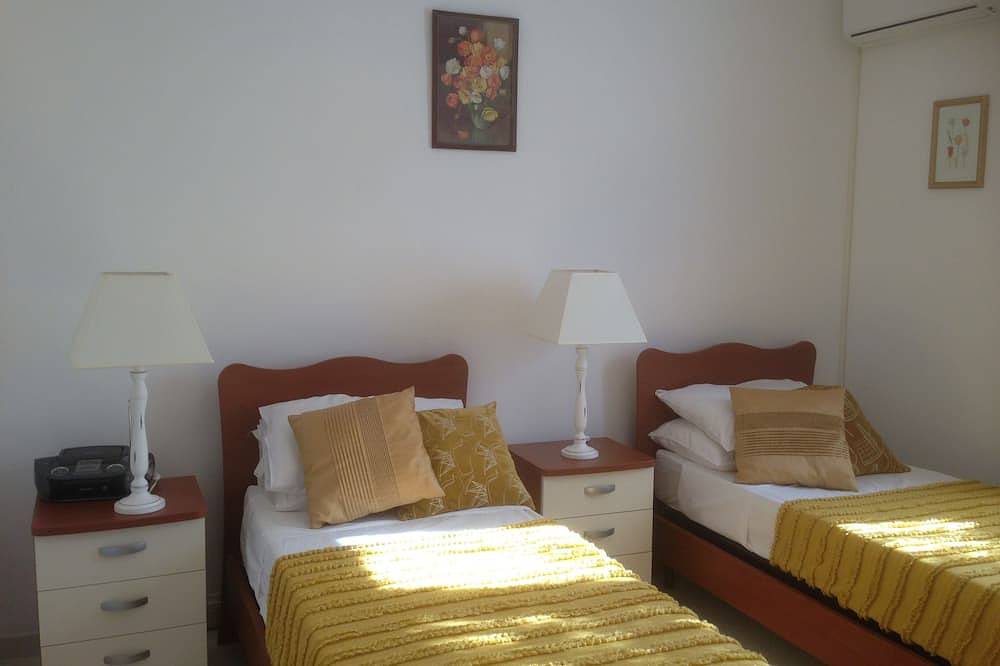 Entire apartment, Spacious, modern ground floor apartment, private patio and garden, mosquito nets in Pizzo, Vibo Valentia Province