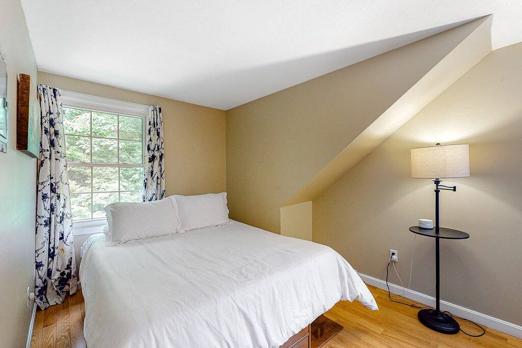 Ganze Wohnung, Riverfront, upstairs studio with fast Wifi & fireplace - dog-friendly in Ogunquit, York County