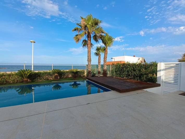 Casa para 5 personas, con jardín además de vistas y piscina en Cullera
