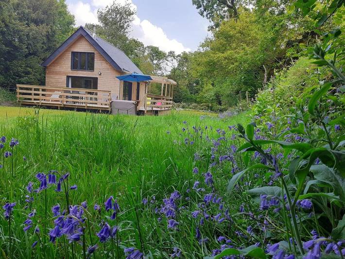 Gîte pour 5 personnes, avec terrasse ainsi que jacuzzi et jardin à La Feuillée