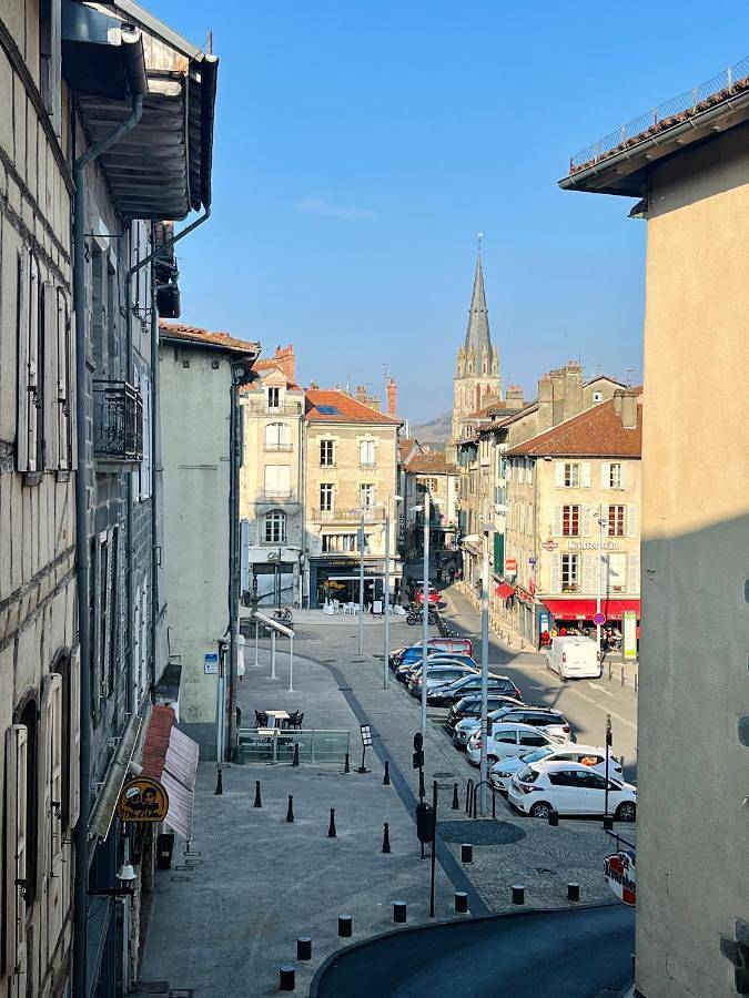 Appartement entier, One-Bedroom Apartment in Aurillac, Région d'Aurillac