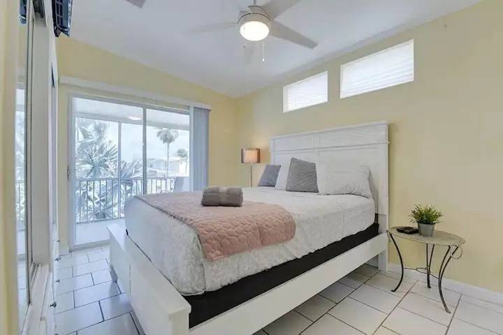 Vacation rental for 6 people, with pool and hot tub in Cudjoe Key