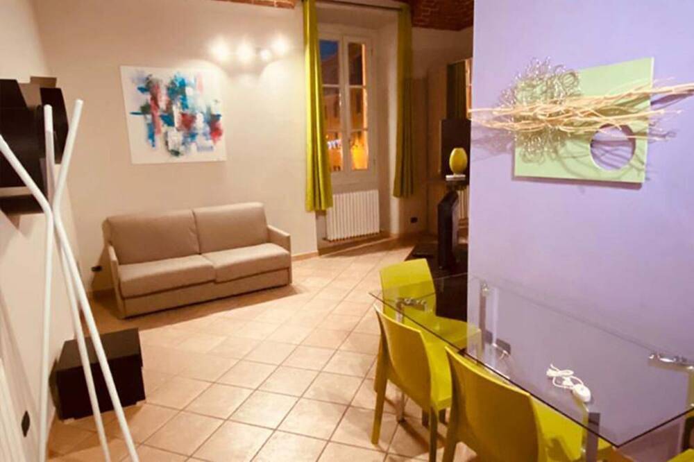 Geheel appartement, Apartment 3 hhva in Valenza, Provincie Alessandria