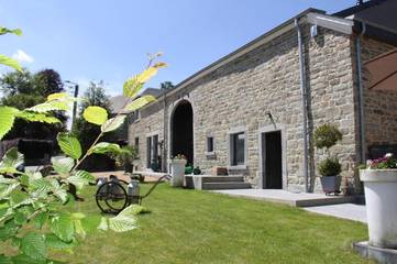 Gîte pour 10 personnes, avec jardin et vue, animaux acceptés dans Opont