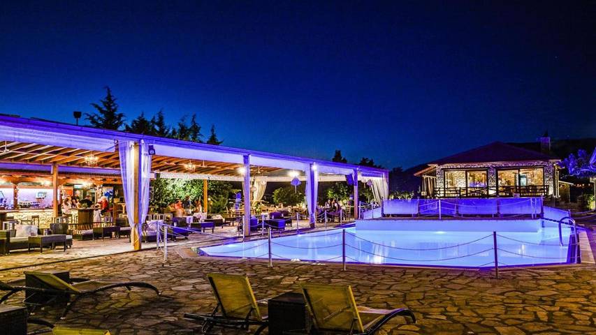 Apartamento para 5 personas, con Balcón y Terraza además de Jardín y Piscina para niños en Delfos
