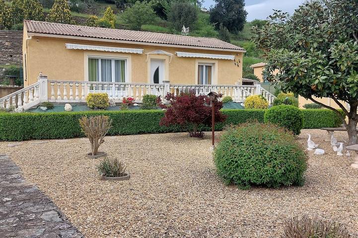Location de vacances pour 5 personnes, avec Jacuzzi ainsi que Terrasse et Jardin à Le Collet-de-Dèze