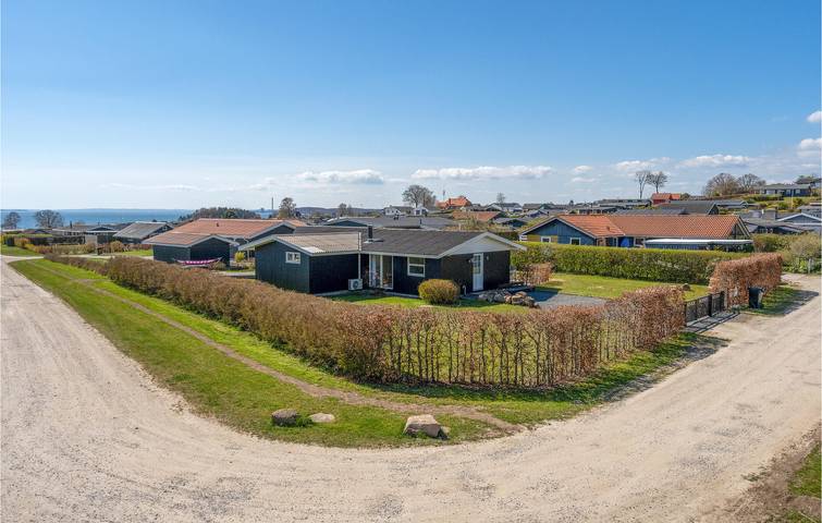 Ferienhaus für 6 Personen mit Terrasse in Følle Strand, Süddjursland