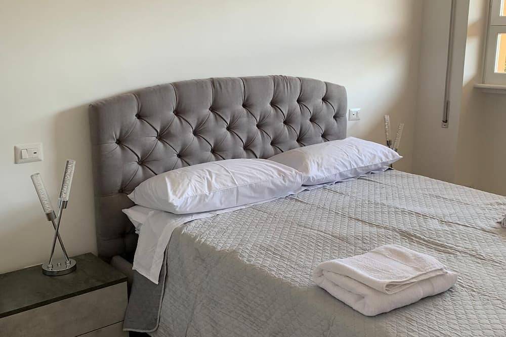 Entire apartment, Appartamento Vista Mare con Spiaggia in Santa Marinella, Rome Province