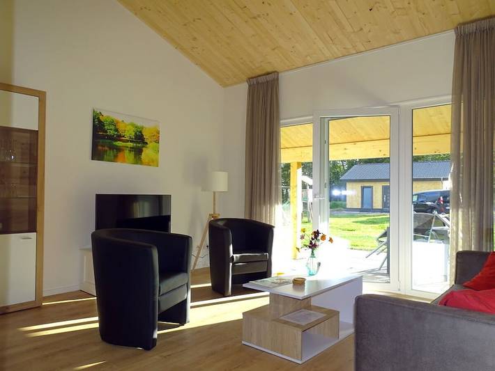 Bungalow in Gillenfeld mit Schwimmbecken in Gillenfeld, Vulkaneifel