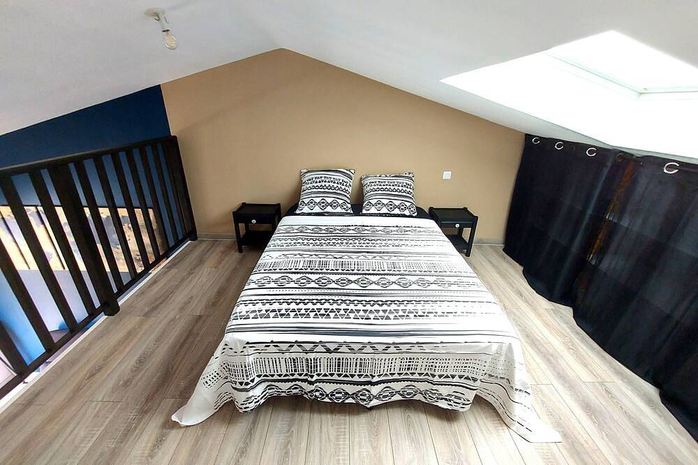 Bungalow house with mezzanine and exterior, sleeps 2 to 4, 10km from Puy du Fou in Les Herbiers, Valle del Loira