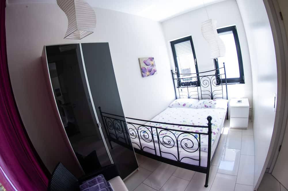 Ganze Wohnung, 2-Zimmer sehr moderne Ferienunterkunft in Tübingen mit Gartenzugang in Tübingen, Neckar-Alb