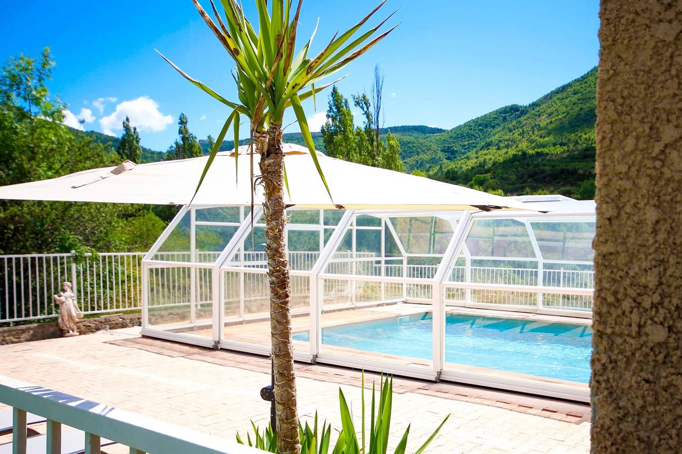 Appartement entier, Appartement confortable à La Roche, 90 m² avec piscine partagée ! in La Roche-sur-le-Buis, Région de nyons