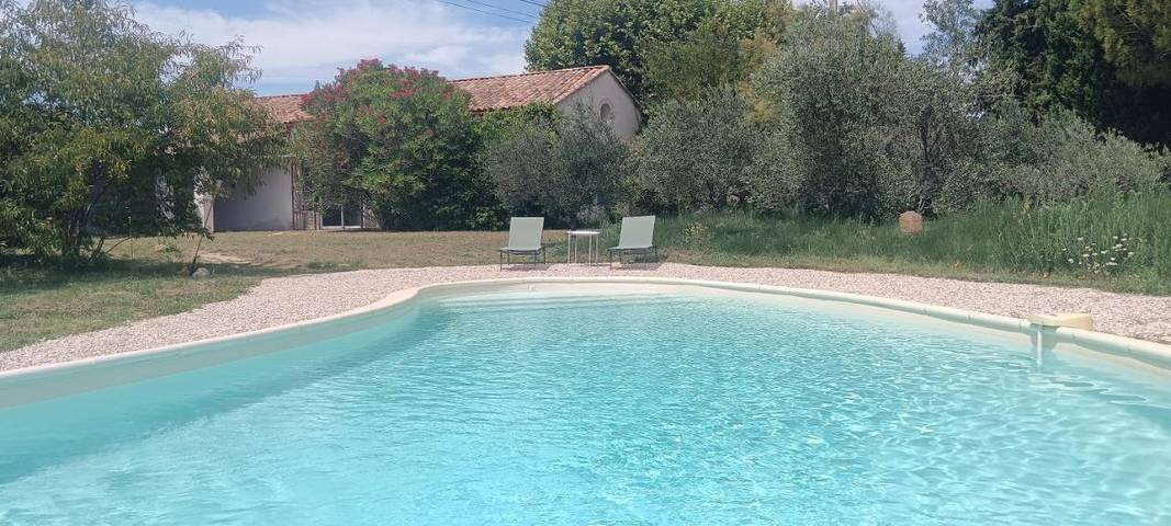 Location de vacances pour 2 personnes, avec terrasse et jardin ainsi que piscine et vue à Visan - 2