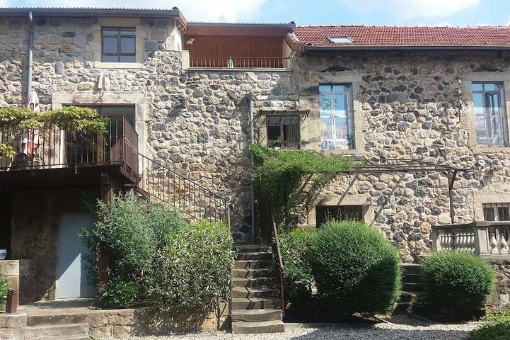 Location de vacances pour 4 personnes, avec terrasse ainsi que jardin et piscine à Lalevade-d'Ardèche - 4