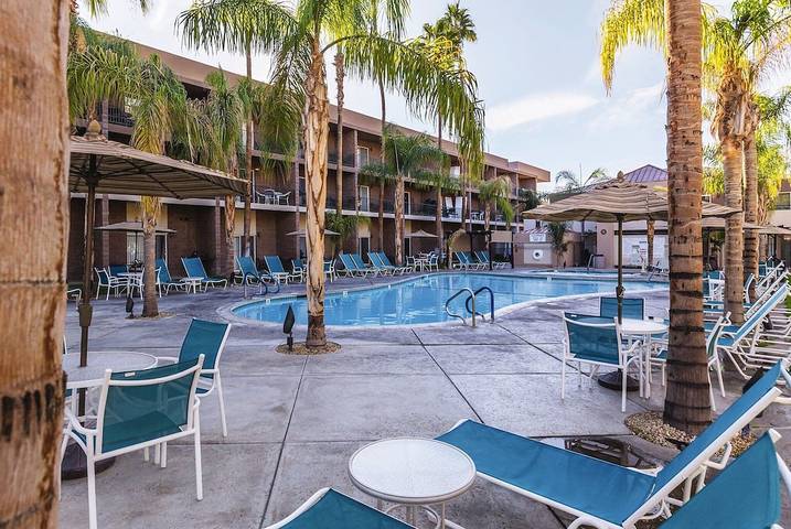 Hotel for 2 people, with hot tub and pool in Palm Springs