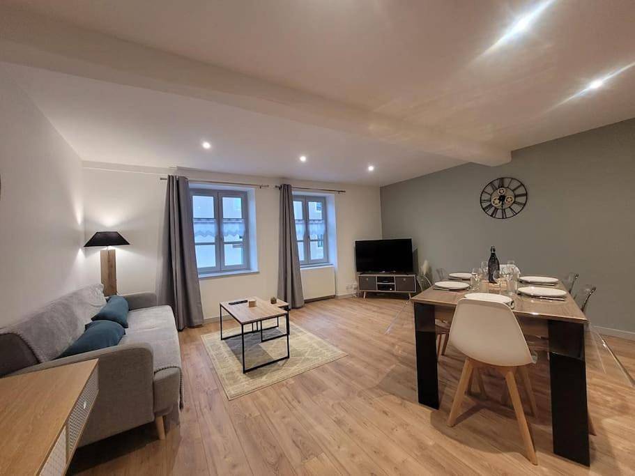 Appartement entier, Two-Bedroom Apartment in Cluny, Région de Mâcon